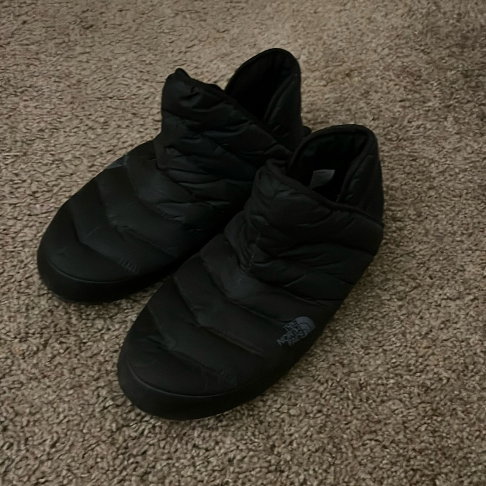 NWOT North Face thermoball slippers